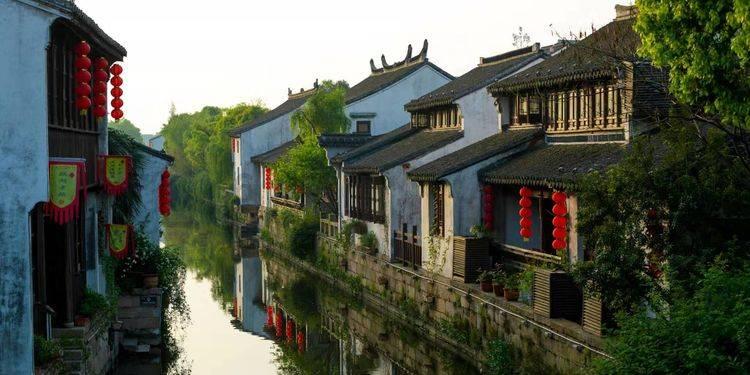 小孩子刚满月了，有没有平台或者社群可以学习如何带娃的？游戏画面